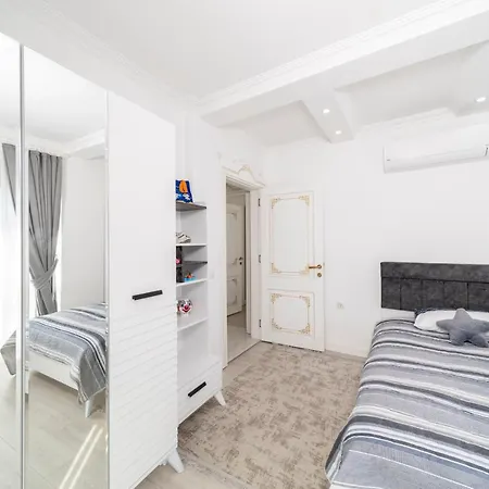 Brand New With Full Amenities וילה